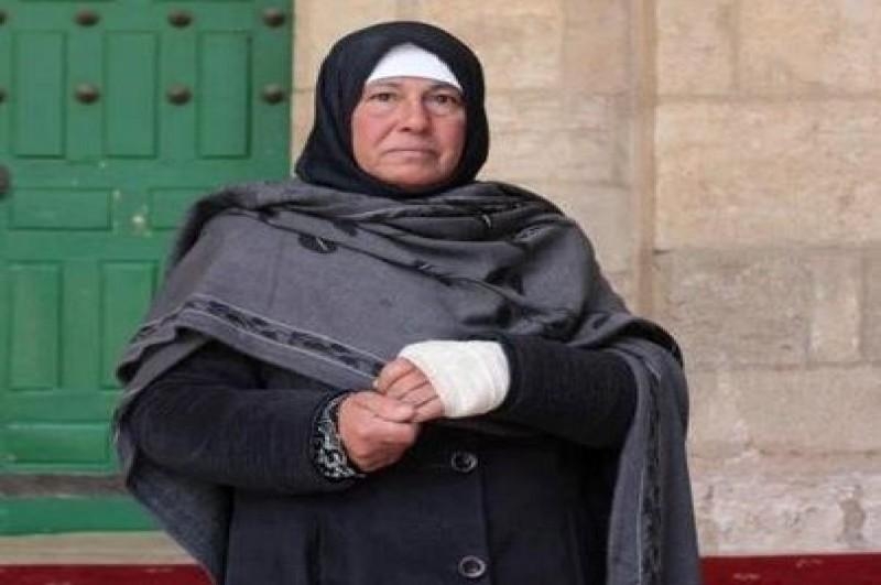 مستوطن يعتدي على مسنة مقدسية