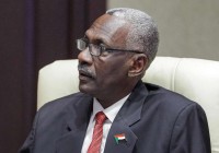 الدفاع السودانية تدعو متقاعدي الجيش للتسلح “لتأمين أنفسهم”