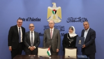 برعاية رئيس الوزراء: توقيع اتفاقيات منح بنحو 10 ملايين دولار لدعم مشاريع البنية التحتية والصحة والترميم