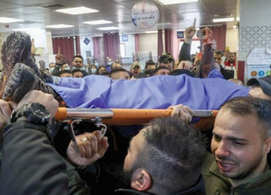 آلاف الفلسطينيين يشيّعون ثلاثة شبان استشهدوا برصاص قوات الاحتلال في نابلس