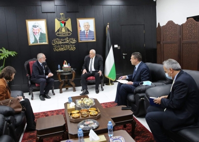 وزير الداخلية يبحث مع القنصل السويدي تعزيز العلاقات الثنائية
