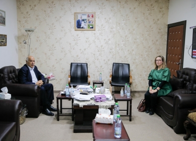 الرجوب يطلع ممثلة كندا على آخر المستجدات