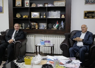 الرجوب يطلع السفير المصري على آخر المستجدات السياسية