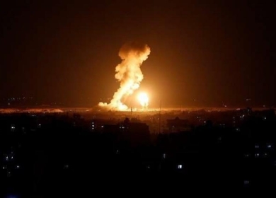 الاحتلال يقصف عدة مواقع في قطاع غزة ويلحق أضرارا بمنازل وممتلكات المواطنين