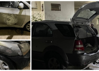 مستوطنون يحرقون 3 مركبات في قرية عوريف جنوب نابلس
