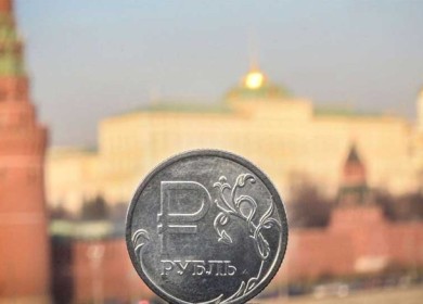 الروبل الروسي يقفز لأعلى مستوى في 7 أعوام مقابل اليورو