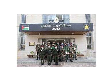 "الداخلية" تُخَرِّج 3 دورات تدريبية للمُكلفين بإنفاذ القانون لعدد من ضباط الأجهزة الأمنية