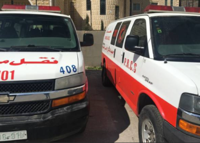 "الصحة" تتسلم مركبتي اسعاف بتبرع من هيئة الإغاثة الإنسانية التركية