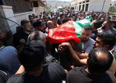 طوباس: جماهير شعبنا تشيع جثمان الشهيد صلاح صوافطة