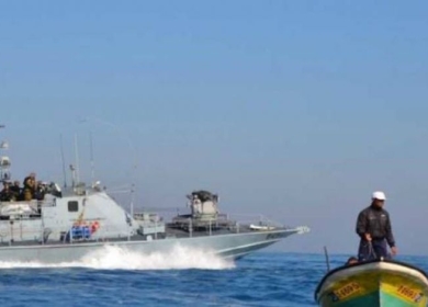 بحرية الاحتلال تهاجم الصيادين غرب خان يونس