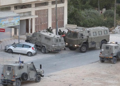 قوات الاحتلال تقتحم عدة أحياء من نابلس وتعتقل مواطنا