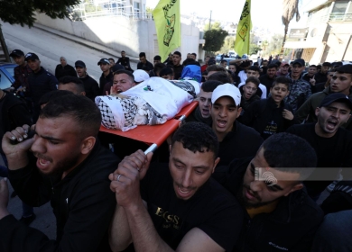 جماهير شعبنا في نابلس تشيع جثمان الشهيد الطفل أحمد شحادة