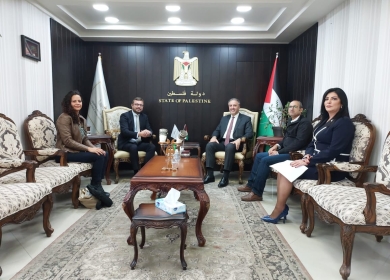 الوزير عساف يستقبل سفير الدنمارك لدى فلسطين