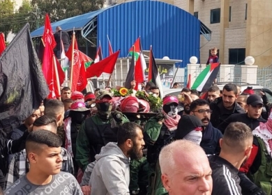 تشييع جثمان الشهيد عمر منّاع في مخيم الدهيشة