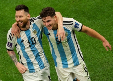 ميسي يقود الأرجنتين الى نهائي المونديال بفوز عريض على كرواتيا