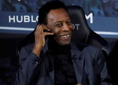 بيليه يهنئ ميسي ويواسي مبابي بعد نهائي مونديال 2022