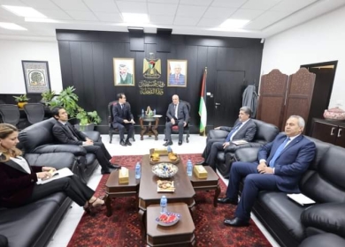 وزير الداخلية يبحث مع السفير الياباني لدى فلسطين آفاق التعاون المشترك
