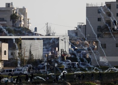 تواصل انتهاكات الاحتلال: إصابات واعتقالات وغارات وإخطارات ومهاجمة منازل ومركبات
