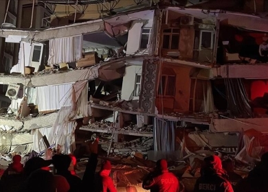 زلزال بقوة 7.4 درجات يضرب جنوب تركيا