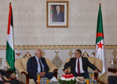 وزير الداخلية يبحث آفاق التعاون مع نظيره الجزائري ويثمن دعم الجزائر لفلسطين
