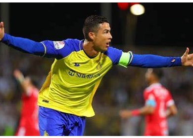 الدوري السعودي: رونالدو يضرب برباعية تبقي النصر في الصدارة