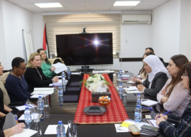 حمد تلتقي بوفد من القنصلية البريطانية
