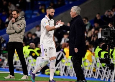 أنشيلوتي يجيب.. هل يغيب بنزيما عن قمة ليفربول؟