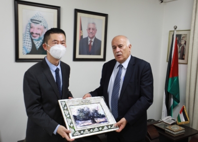 الرجوب يطلع السفير الصيني على آخر التطورات