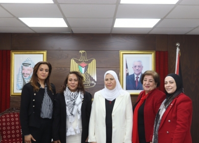 حمد تلتفي وزيرة شؤون المرأة التونسية السابقة