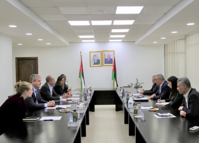 الشيخ يبحث مع الممثل الأميركي عددا من القضايا والملفات الإقليمية والدولية
