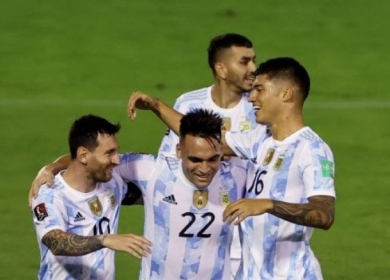 ميسي يقود الأرجنتين للفوز على بنما في المباراة الأولى لأبطال العالم
