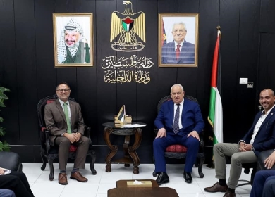 وزير الداخلية يبحث مع ممثل كندا لدى فلسطين سبل تعزيز التعاون
