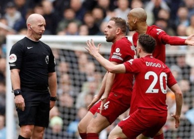 الاتحاد الإنكليزي يوجه اتهاما لليفربول بعدم السيطرة على لاعبيه أمام سيتي