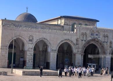 عشرات المستوطنين يقتحمون المسجد الأقصى