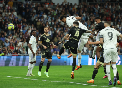 بطولة إسبانيا: ريال مدريد يقلص الفارق بانتظار موقعة برشلونة-أتلتيكو