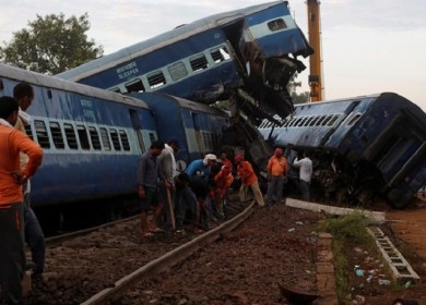 50 قتيلا وأكثر من 500 جريح في حادث تصادم بين قطارات في الهند