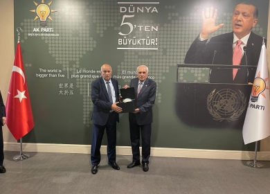 الرجوب يطلع نائب رئيس حزب العدالة والتنمية التركي على آخر المستجدات