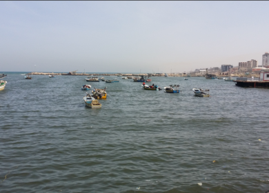 بحرية الاحتلال تعتقل صيادين قبالة بحر مدينة غزة