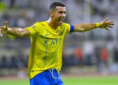 النصر يكتسح الفتح بخماسية في ليلة تألق رونالدو بالدوري السعودي