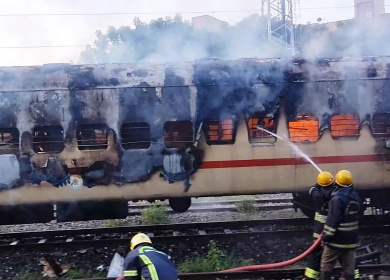 مقتل تسعة أشخاص في حريق عربة قطار جنوب الهند