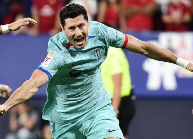 ليفاندوفسكي ينقذ برشلونة من فخ أوساسونا بالدوري الإسباني