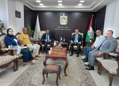 الوزير عساف يستقبل رئيس هيئة مقاومة الجدار والاستيطان