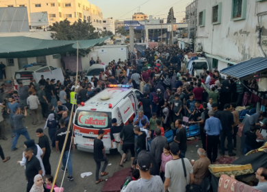 مجزرة جديدة في قصف طيران الاحتلال لمدخل مجمع الشفاء الطبي في غزة