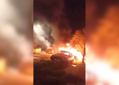 مستعمرون يهاجمون منازل المواطنين ويحرقون مركبات في جالود