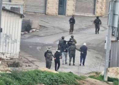 الاحتلال يعتقل 3 شبان عند مدخل مدينة أريحا الشمالي