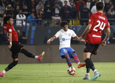 برشلونة يضرب موعدا مع ريال في نهائي كأس السوبر الإسبانية بالفوز على أوساسونا