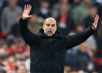 غوارديولا: مانشستر سيتي نجا من تسونامي في ملعب ليفربول