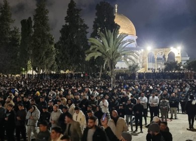 90 ألف مصل يؤدون صلاتي العشاء والتراويح في المسجد الأقصى المبارك بالقدس المحتلة