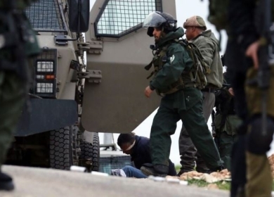 الاحتلال يعتقل شابا من باب العمود في القدس