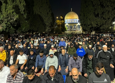 25 ألفا يؤدون صلاتي العشاء والتراويح في الأقصى